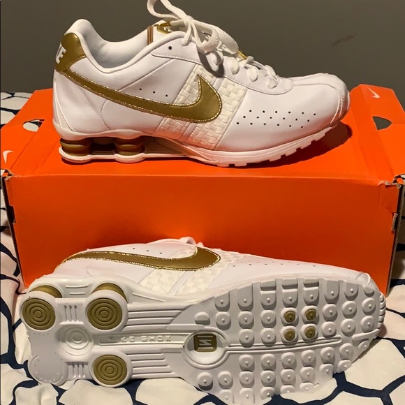 Tennis shoes - Picture 1 of 6